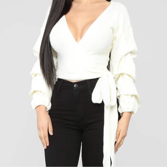 Fashion Nova Tops - BRAND NEW BUBBLE SLEEVE WRAP TOP